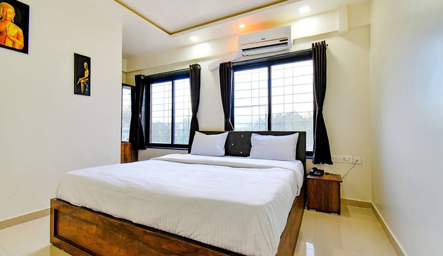 FabHotel The White House in Pune