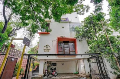 FabHotel Vardhan House I in Pune