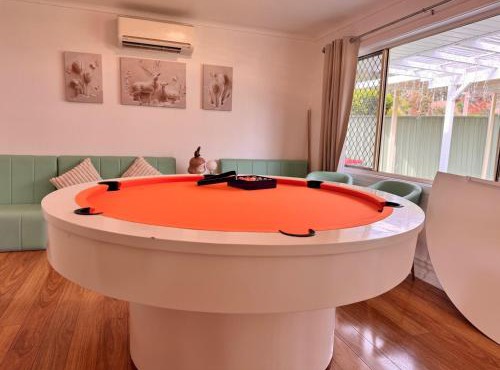 Fairyland Getaway- at Central Coast with XXXL hot Jacuzzi - Perpetual above 35C & Fun - Round pool table and Slide bunk bed in Narara