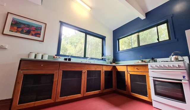 Family sized Forest cabin with outdoor bath, fire, only 50 minutes from Hobart in Ranelagh