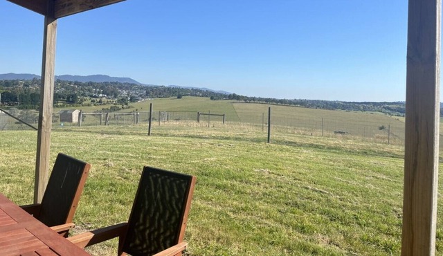 Farm cottage with a view in Chirnside Park
