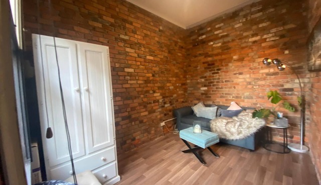 *Fitzroy cottage- 3/4brms- 2baths. 2km city* in fitzroy