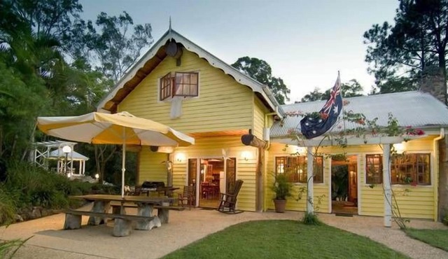 Frangipani House ... special birthdays, family fun, bush retreats, celebrations in Mooloolah Valley
