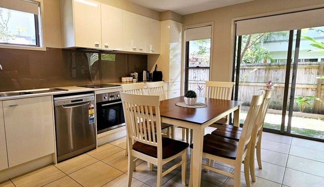 'Frangipani' @ Sunlight Swan - Beerwah - Sleeps 6 in Beerwah