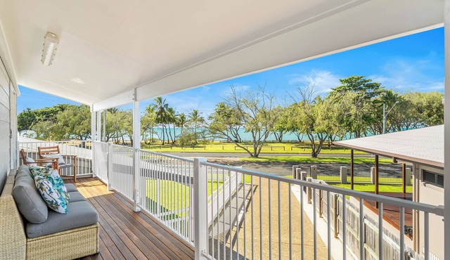 Full House, Unit 1 Anna & Unit 2 Barry at Beachside Mackay at Lamberts Beach, AU in Slade Point