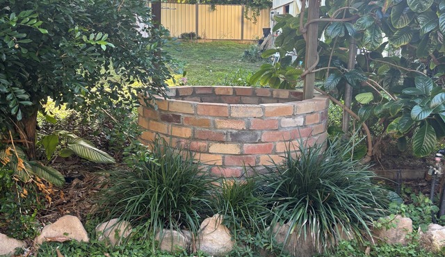Fully self contained studio unit under family home close to Showgrounds in Wandal