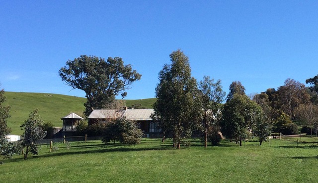 Garrawin - stunning self-contained accommodation. A taste of country living in Mansfield