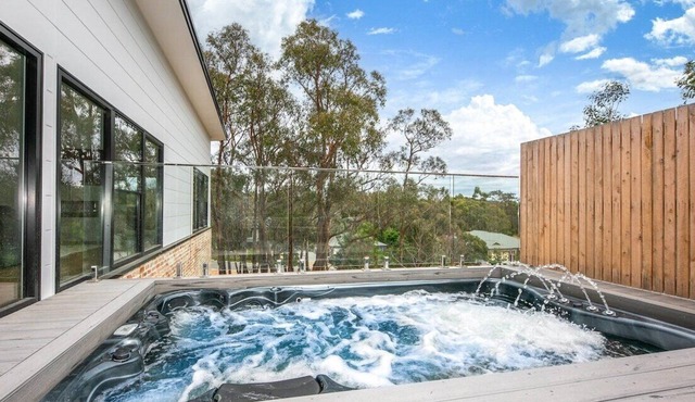 Glamour in Gisborne - with spa! in Gisborne