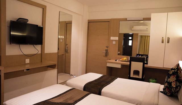 Gold Crest Business Hotel in Navi Mumbai