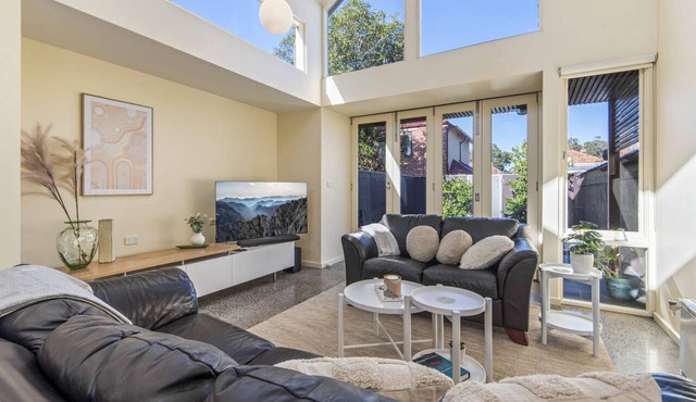 Gorgeous 2-Bed Victorian Home in Artsy in Brunswick