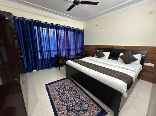 Goroomgo Rohila Lodge Nainital Near Naini Lake - Luxury Room Mountain View
