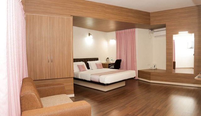 Grand Bee Hotel in Bengaluru