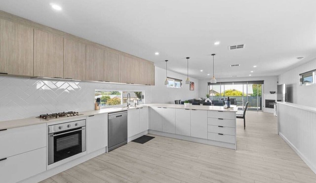 Grantley Haven Victor Harbor – Spacious 5-Bedroom Holiday Home with Games Room in Victor Harbor