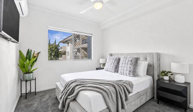 Greenview Couples Escape for Riverside Adventures in Nerang