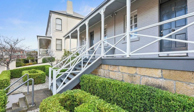 Hampden Neuve - Luxury Georgian Cottage in Battery Point