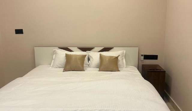 Heaven Crest - 127, Suites & Stays