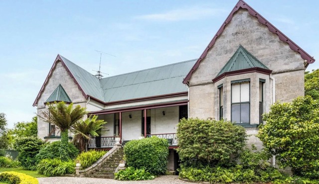 Heritage Accommodation Near The Heart of Mt Gambier in Mount Gambier