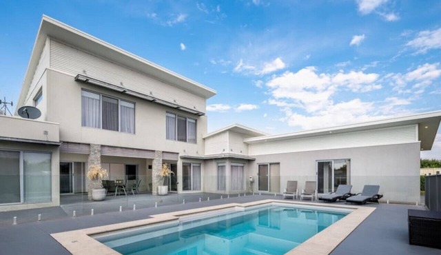 Hildeton Pool House - Beautiful large home in Shepparton in Shepparton North