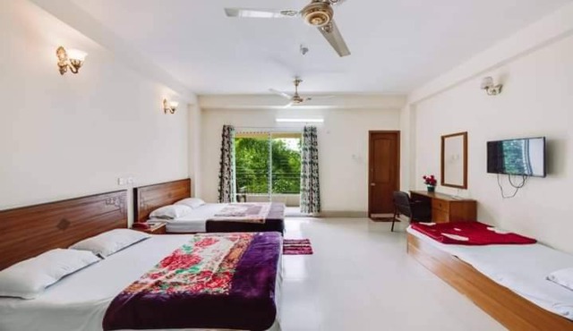 Hill Crown Hotel & Resort