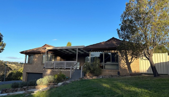 Hill top view house, high speed wifi, Netflix & Prime Video in Sunbury