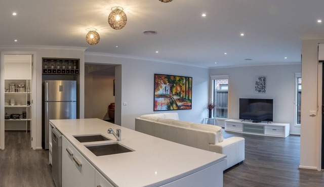 Hillside Paradise Torquay - Sleeps 17 - Strictly Families in Torquay Surfcoast