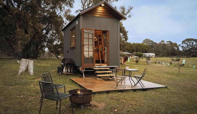 Hillsview Cottage by Tiny Away in Taradale