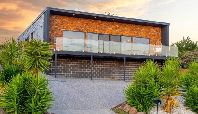 Hobart Family Retreat | Spa & Dual Living Home in Sorell