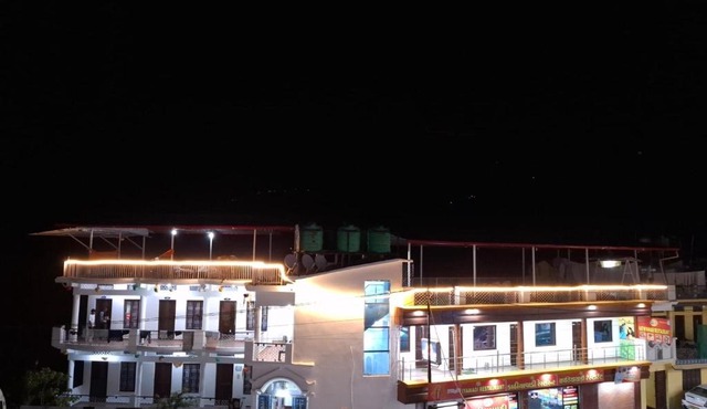 Hotel AAA And Restaurant in Gupta Kāshi