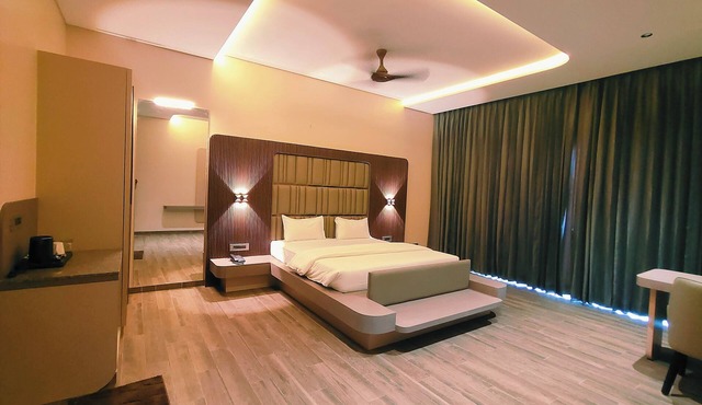Hotel Akshay Palace in Ahmednagar