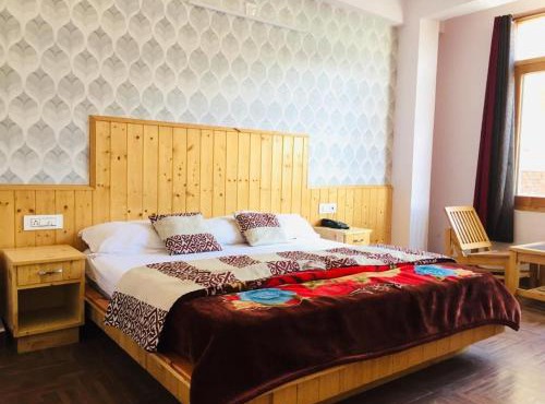 HOTEL CORNER RETREAT 2min walking from Mall Road in Manāli