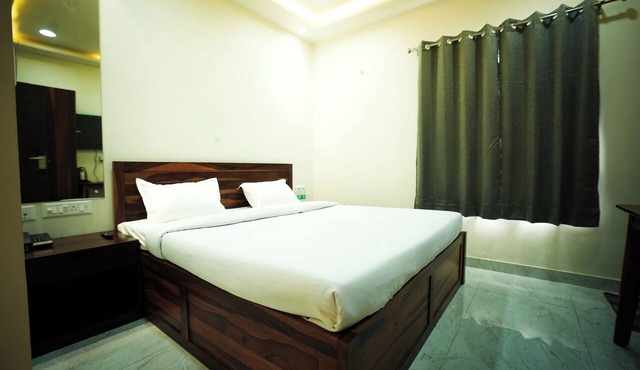 HOTEL DIWAKAR NIWAS