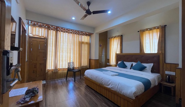 Hotel Diwan Sach Pass Himalayan Brothers in Chaurah