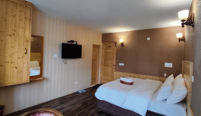 Hotel Fifth Season - Pahalgam in Anantnag
