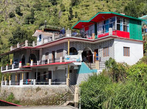 hotel first view in Chopta