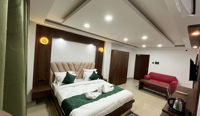 HOTEL GK PALACE