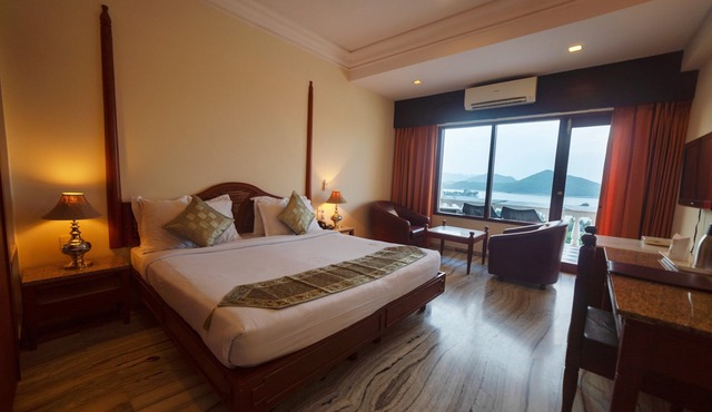 Hotel Hilltop Palace