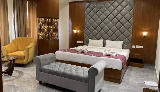 Hotel Hyderabad Grand in Hyderabad