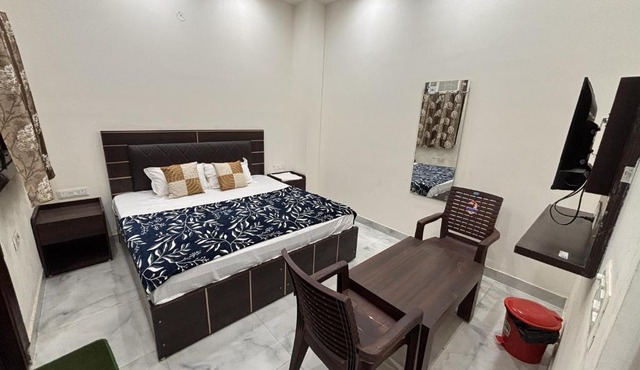Hotel Indirapuram Residency