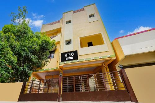 Hotel O Velachery Near Devi Karumariamman Nagar Extension