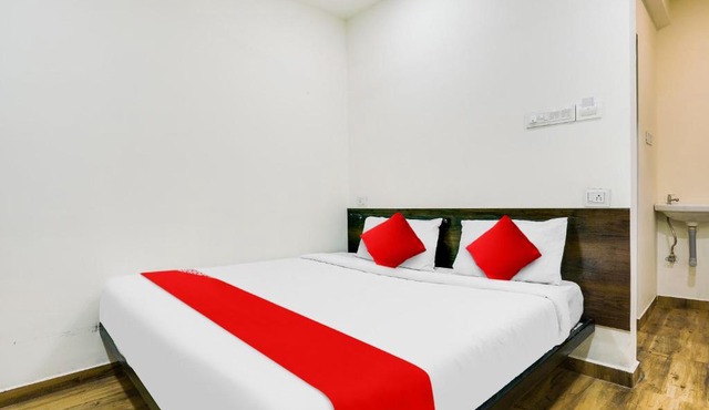 Hotel O White Villa