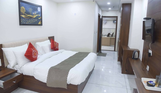 HOTEL OM REGENCY