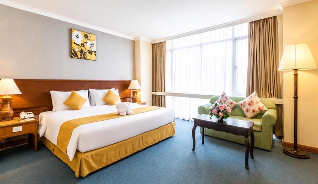 Hotel Raj Resort
