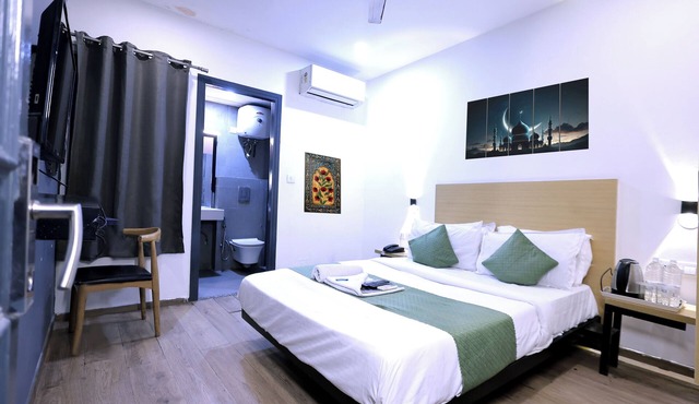 Hotel Red Chilly Pitampura