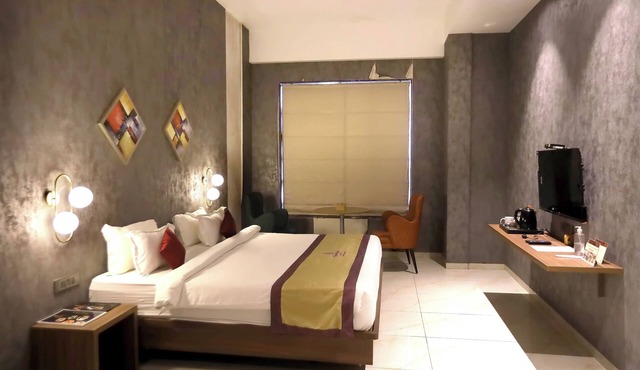 Hotel Reyansh Pride in Palghar