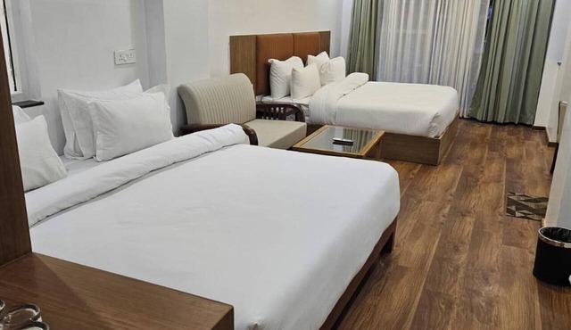 Hotel Rivervale Pipalkoti
