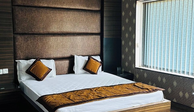 Hotel Riya Palace in Haldwani