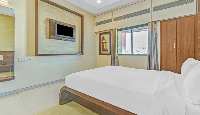 Hotel Sai Sparsh-150 meters from Saibaba temple in Shirdi