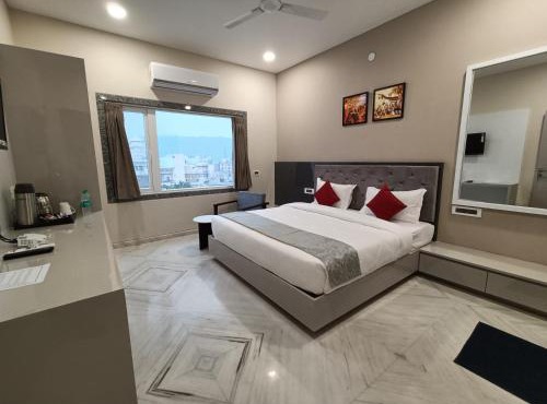 Hotel Shri Anand Dham, Nathdwara - 125 Meters away from the temple in Nāthdwāra
