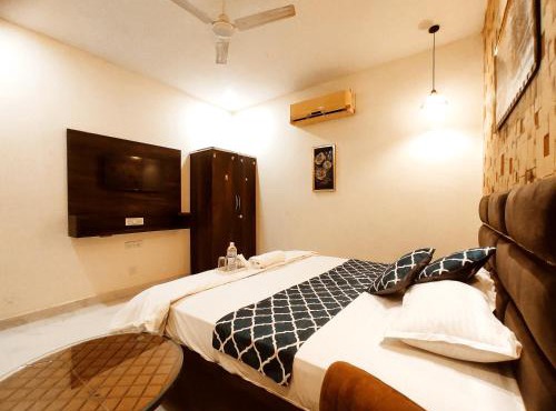 HOTEL SILVER A - Favorite of Families, Corporates & Couple