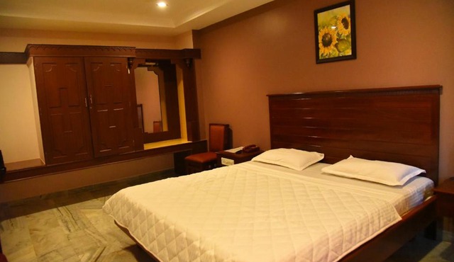 Hotel Subhalakshmi Palace in Kāraikkudi